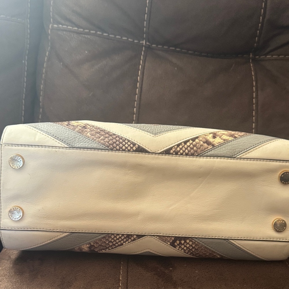 Michael Kors Gray & Cream Chevron snake print Shoulder Bag gold chain strap - Picture 8 of 16
